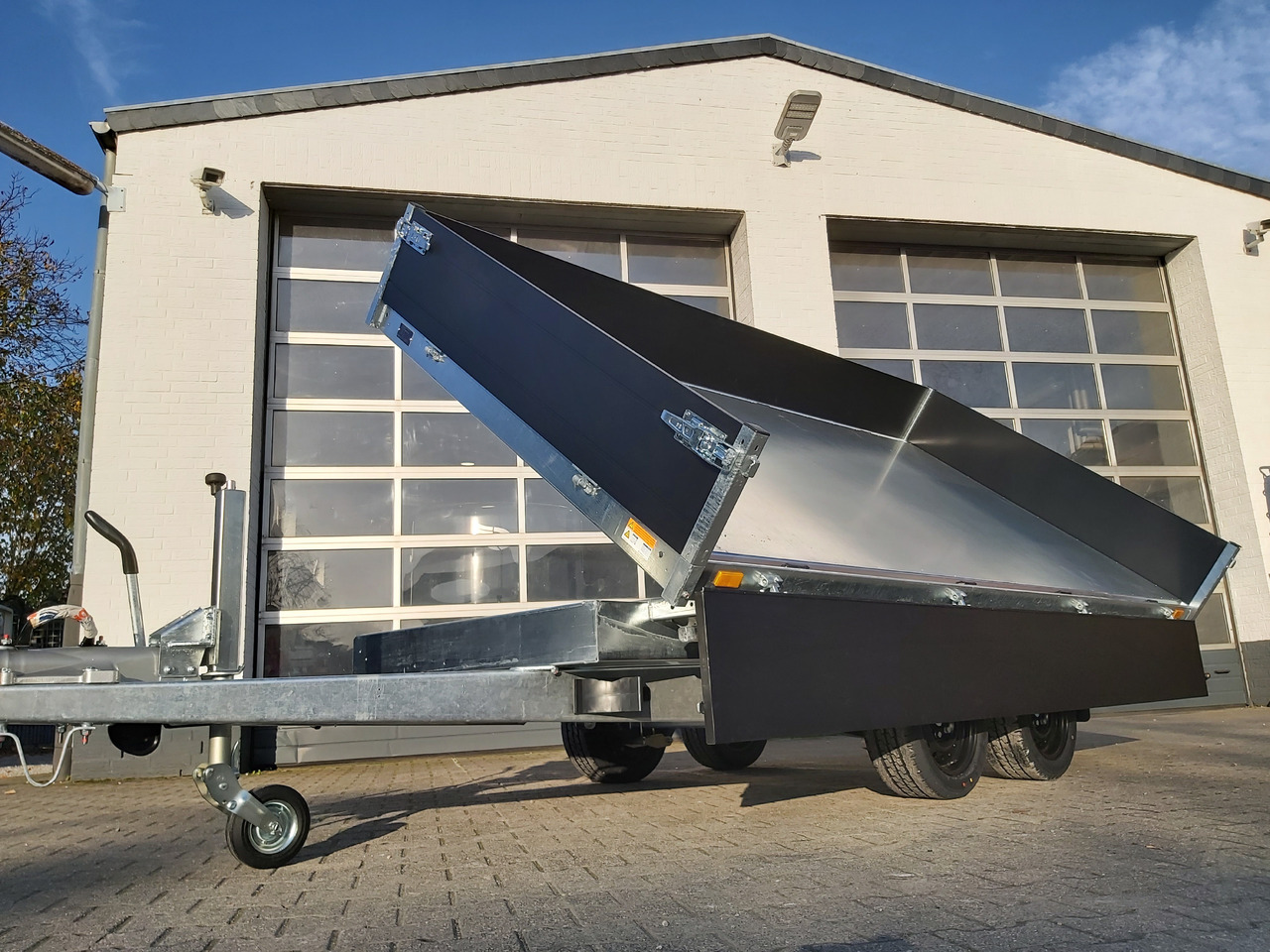 Saris Kipper K3 356 184 3500 2 E 356x184x35cm black edition Elektro Rampen Stützen (L) 3500kg - Самосвальный прицеп: фото 1 Saris Kipper K3 356 184 3500 2 E 356x184x35cm black edition Elektro Rampen Stützen (L) 3500kg - Самосвальный прицеп: фото 1