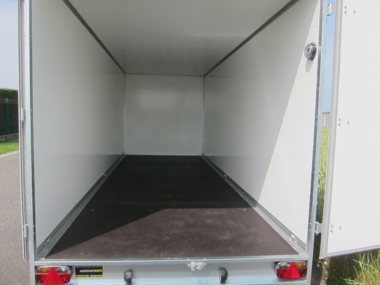 WM Meyer Kofferanhänger AZ 3560/200 S40 601x200x205cm Profiline 3000kg Aktion - Прицеп-фургон: фото 4 WM Meyer Kofferanhänger AZ 3560/200 S40 601x200x205cm Profiline 3000kg Aktion - Прицеп-фургон: фото 4