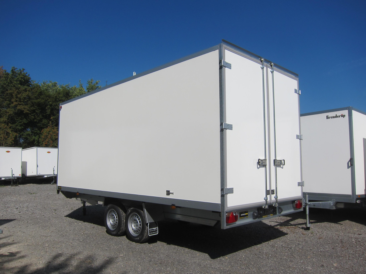 WM Meyer Kofferanhänger AZHLC 2750/210 S40 501x210x205cm (XXL) 2700kg - Прицеп-фургон: фото 3 WM Meyer Kofferanhänger AZHLC 2750/210 S40 501x210x205cm (XXL) 2700kg - Прицеп-фургон: фото 3