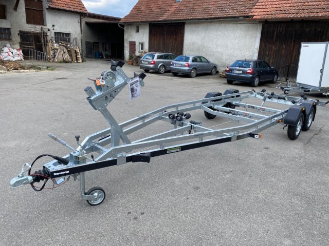 Brenderup Premium Bootsanhänger 242000TB SR mit Superrollen, 2,0 to. 7,2m/ 24 Fuß - Лодочный прицеп: фото 1 Brenderup Premium Bootsanhänger 242000TB SR mit Superrollen, 2,0 to. 7,2m/ 24 Fuß - Лодочный прицеп: фото 1