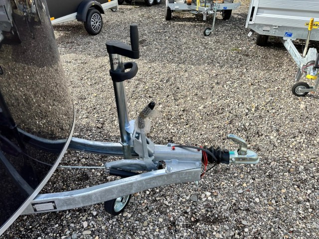 Cheval Liberte Debon Roadster 500 Sandwich Verkaufsklappe 2600 kg, 100 km/h, 320x167x200cm - Прицеп-фургон: фото 3 Cheval Liberte Debon Roadster 500 Sandwich Verkaufsklappe 2600 kg, 100 km/h, 320x167x200cm - Прицеп-фургон: фото 3