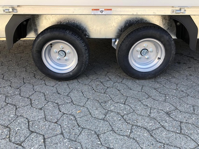 Humbaur HN 304121 Hochlader 3,0 to. 4100 x 2100 x 350 mm - Прицеп для легкового автомобиля: фото 4 Humbaur HN 304121 Hochlader 3,0 to. 4100 x 2100 x 350 mm - Прицеп для легкового автомобиля: фото 4