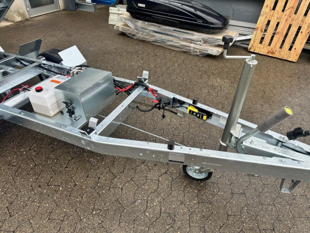 Humbaur HUK 182715 Heckkipper 1,8 t. E-Pumpe, 2680 x 1500 x 300mm - Самосвальный прицеп: фото 5 Humbaur HUK 182715 Heckkipper 1,8 t. E-Pumpe, 2680 x 1500 x 300mm - Самосвальный прицеп: фото 5