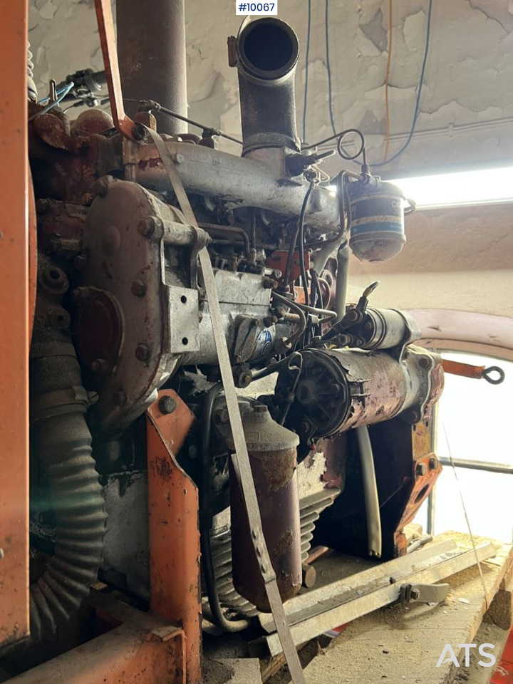 D4 Perkins diesel engine for threshing machine - Двигатель для Строительной техники: фото 1 D4 Perkins diesel engine for threshing machine - Двигатель для Строительной техники: фото 1