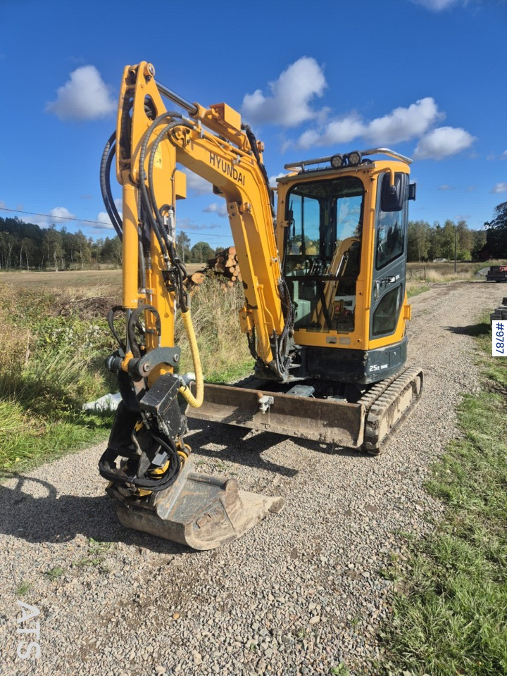 Hyundai 25Z-9AK mini excavator with tiltrotator and attachments - Мини-экскаватор: фото 2 Hyundai 25Z-9AK mini excavator with tiltrotator and attachments - Мини-экскаватор: фото 2