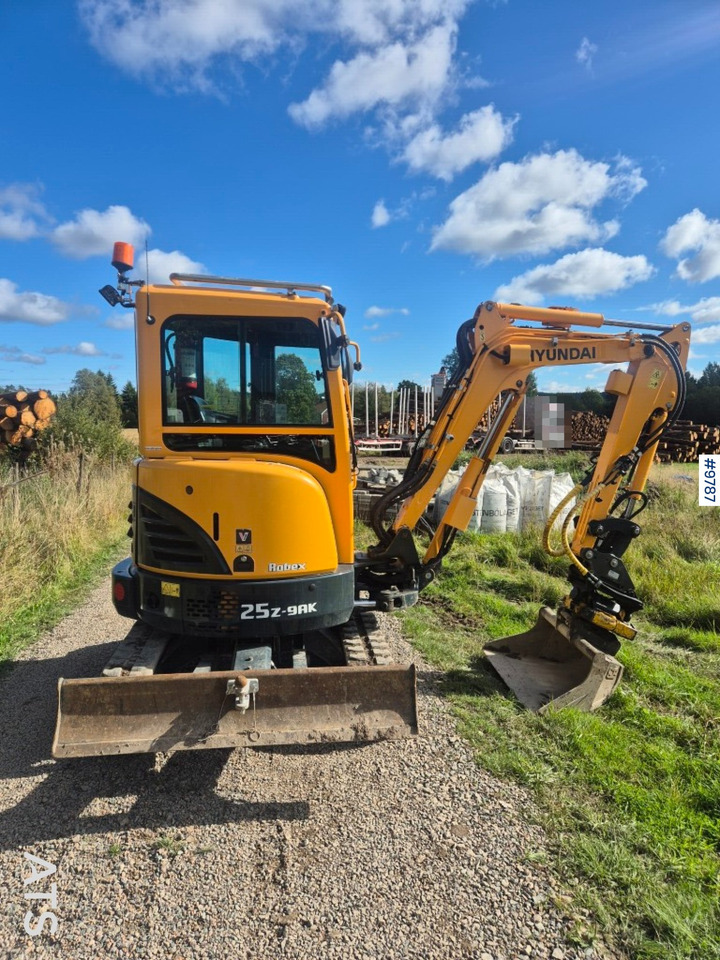 Hyundai 25Z-9AK mini excavator with tiltrotator and attachments - Мини-экскаватор: фото 3 Hyundai 25Z-9AK mini excavator with tiltrotator and attachments - Мини-экскаватор: фото 3