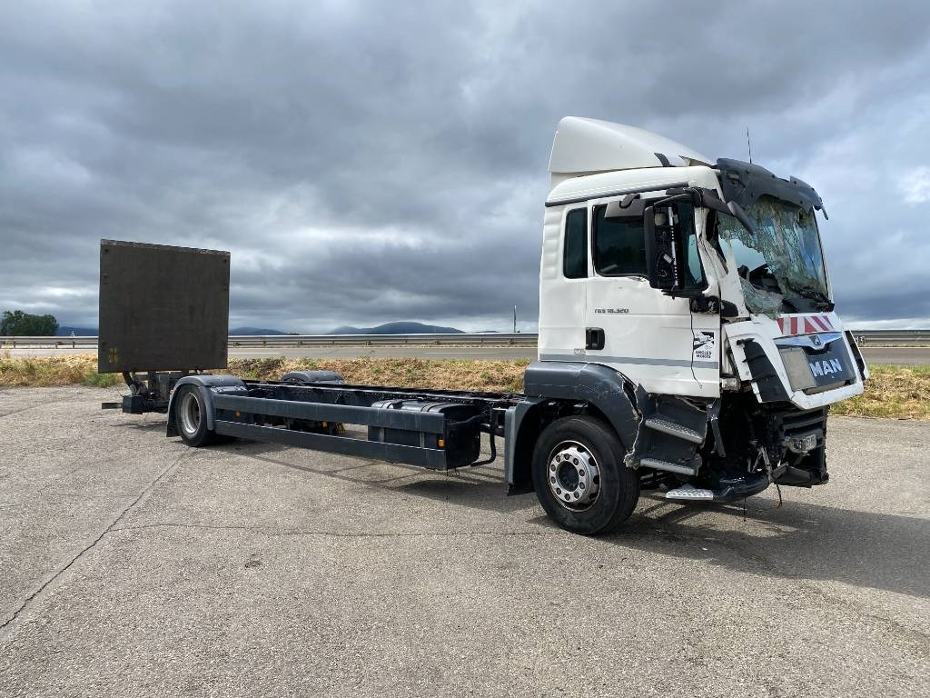 MAN TGS 18.320 *VENDU SANS MOTEUR NI BOITE DE VITESSE* - Грузовик-шасси: фото 3 MAN TGS 18.320 *VENDU SANS MOTEUR NI BOITE DE VITESSE* - Грузовик-шасси: фото 3