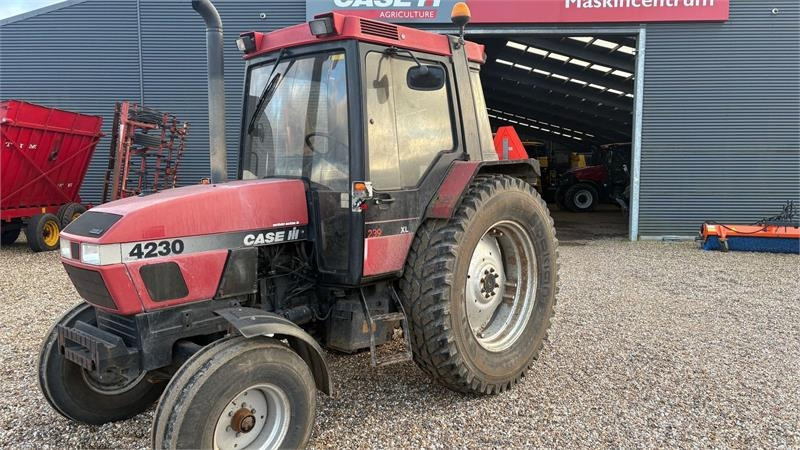 Case IH 4230 XL - Трактор: фото 1 Case IH 4230 XL - Трактор: фото 1