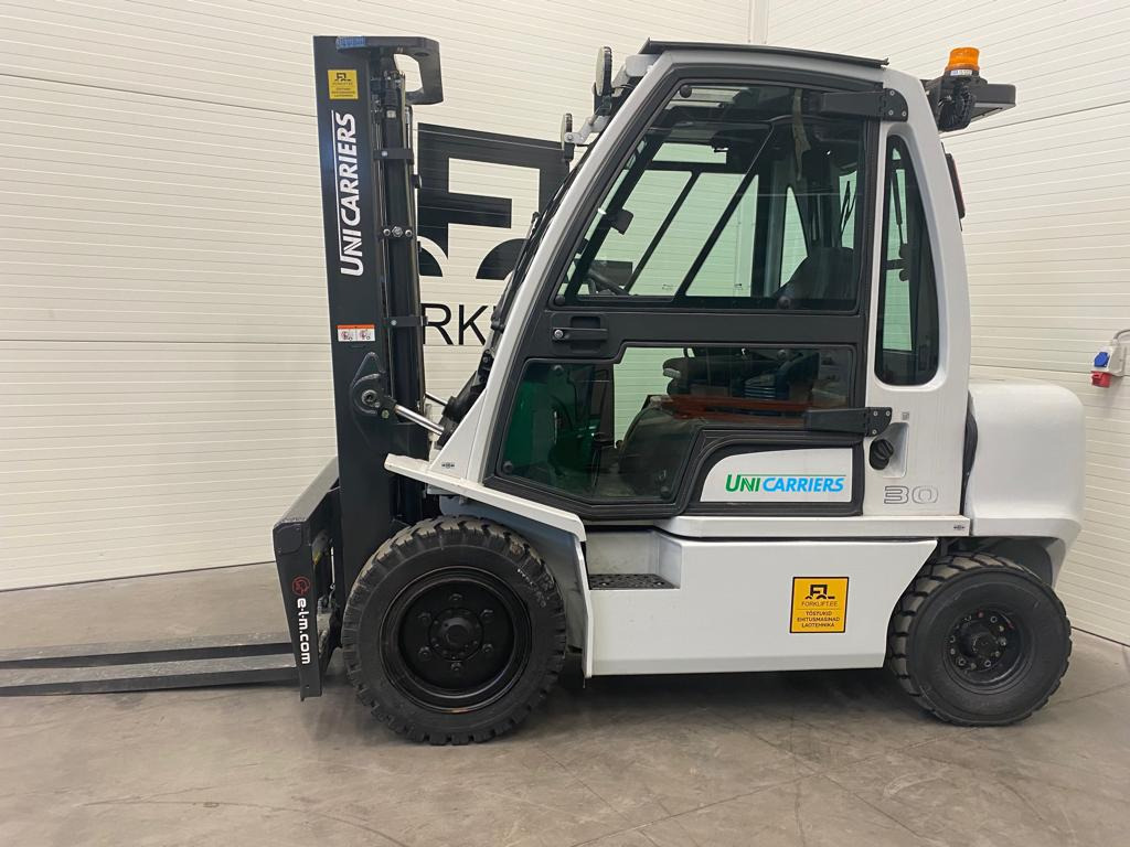 Unicarriers YG1D2A30Q - Дизельный погрузчик: фото 2 Unicarriers YG1D2A30Q - Дизельный погрузчик: фото 2