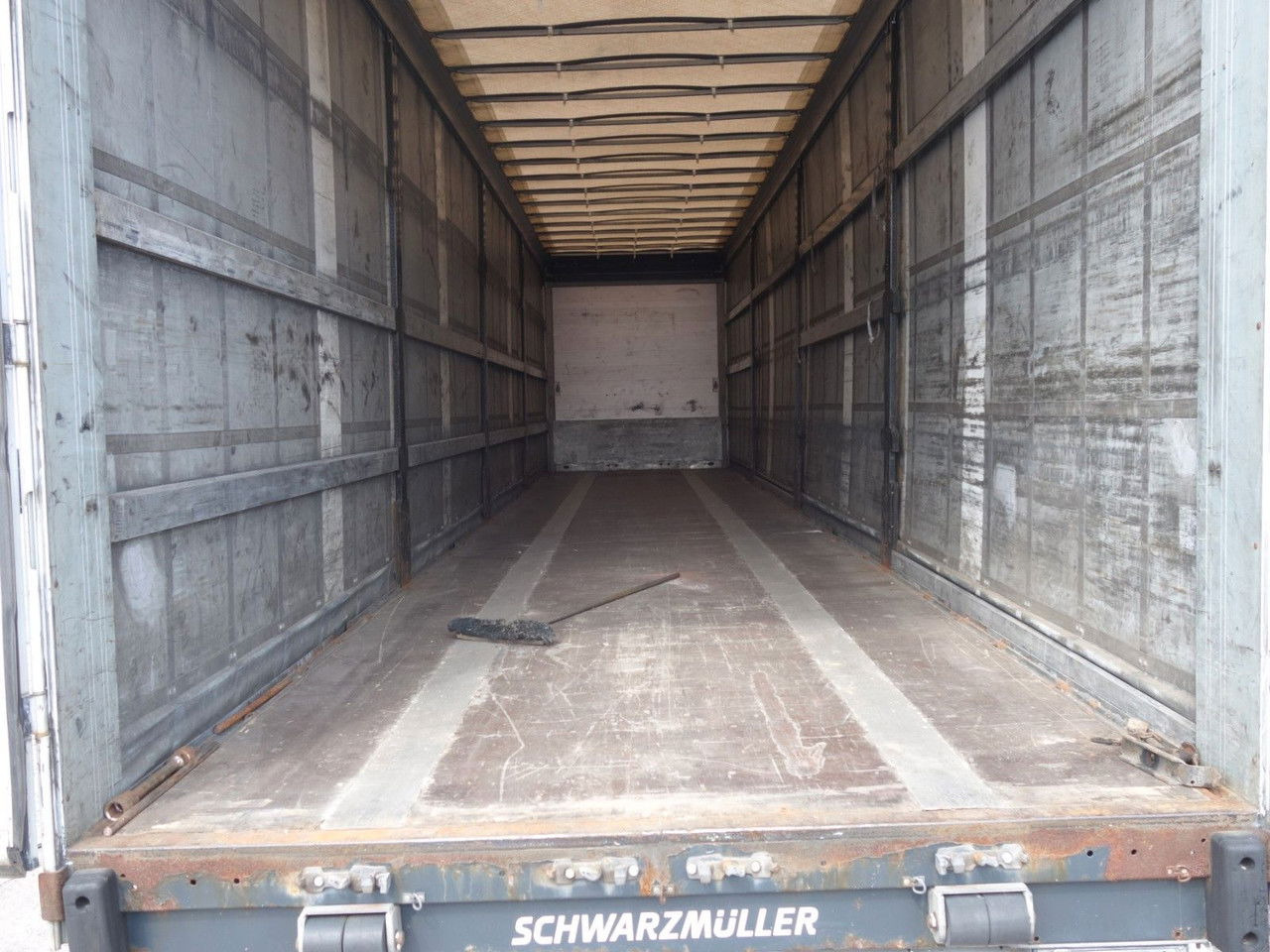 Schwarzmüller SPA 3/E Mega, Liftachse, SAF Achsen, 2 Stk. SPA 3/E Mega, Liftachse, SAF Achsen, 2 Stk. - Тентованный полуприцеп: фото 4 Schwarzmüller SPA 3/E Mega, Liftachse, SAF Achsen, 2 Stk. SPA 3/E Mega, Liftachse, SAF Achsen, 2 Stk. - Тентованный полуприцеп: фото 4