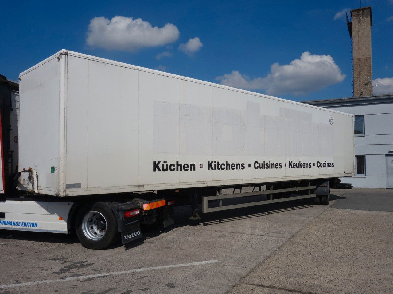 WEKA Weka, 1 Achse, Lenkachse 1 Achse, Lenkachse - Полуприцеп-фургон: фото 1 WEKA Weka, 1 Achse, Lenkachse 1 Achse, Lenkachse - Полуприцеп-фургон: фото 1