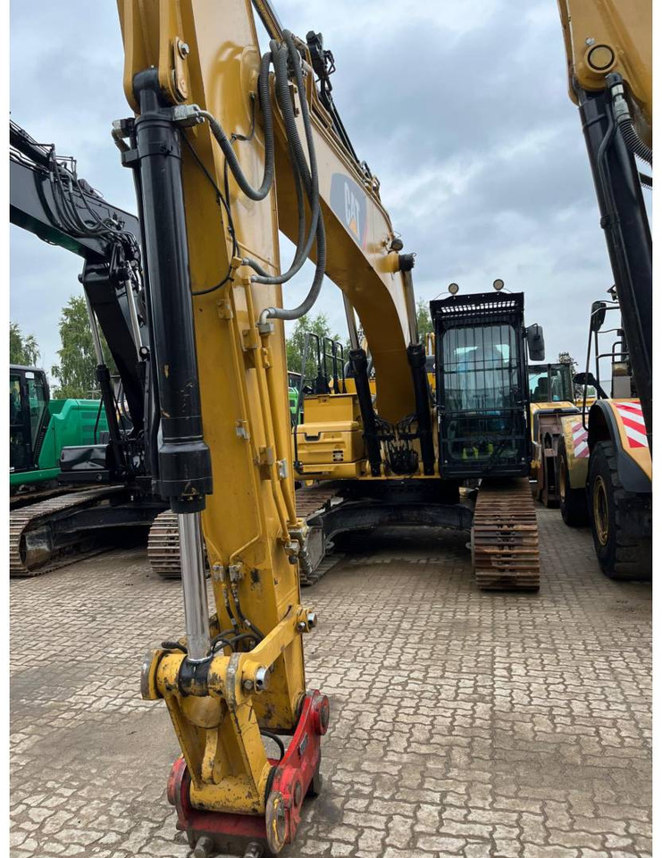 CAT 326FLN - Гусеничный экскаватор: фото 1 CAT 326FLN - Гусеничный экскаватор: фото 1