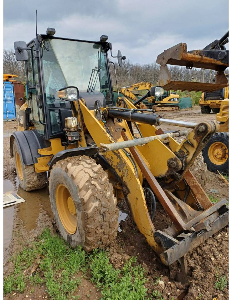 CAT 908M - Колёсный погрузчик: фото 2 CAT 908M - Колёсный погрузчик: фото 2