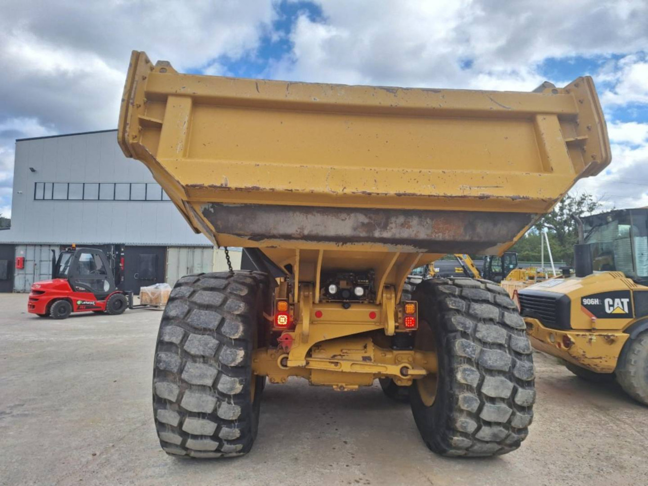 CAT 730 - Сочленённый самосвал: фото 2 CAT 730 - Сочленённый самосвал: фото 2