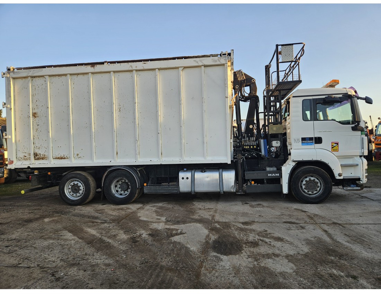 MAN TGS 26.400 6x2 steering axle lenk Tipper Crane Jonsered 1320 Z - Самосвал, Автоманипулятор: фото 4 MAN TGS 26.400 6x2 steering axle lenk Tipper Crane Jonsered 1320 Z - Самосвал, Автоманипулятор: фото 4