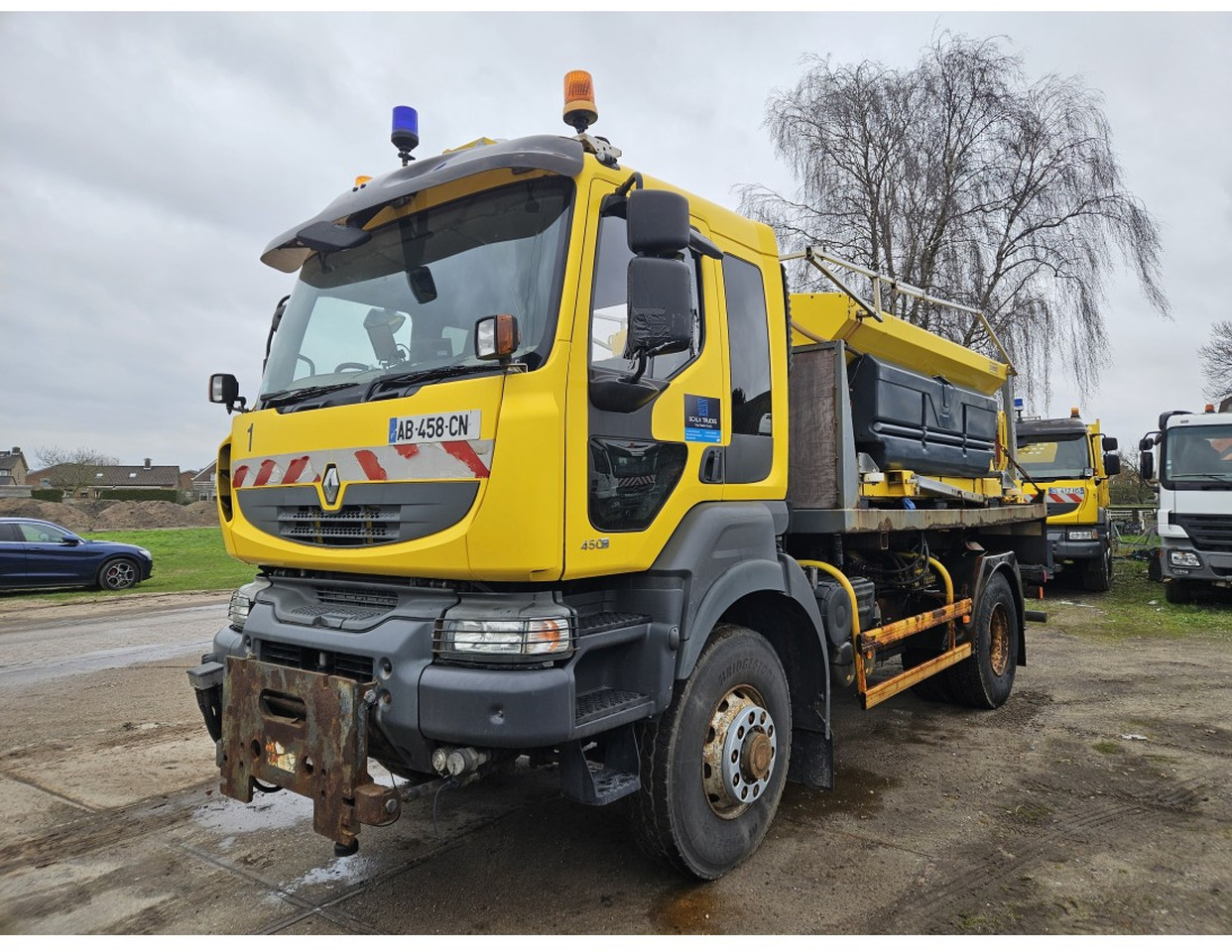 Renault Kerax 450 4x4 Salt spreader Gritter - Самосвал: фото 1 Renault Kerax 450 4x4 Salt spreader Gritter - Самосвал: фото 1