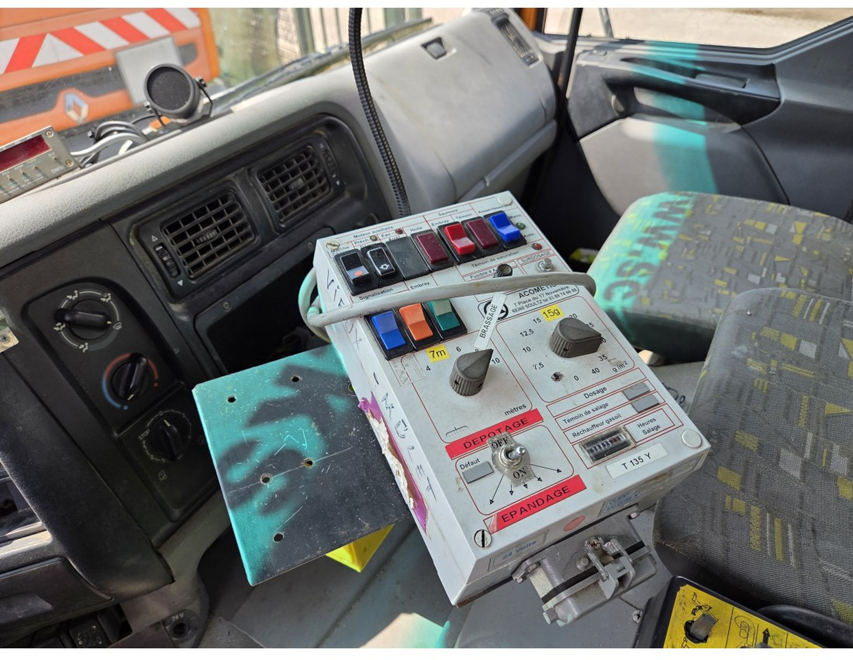 Самосвал Renault Premium 300 4x2 Tipper Gritter Manual Gearbox Mechanical pump Pomp: фото 10 Самосвал Renault Premium 300 4x2 Tipper Gritter Manual Gearbox Mechanical pump Pomp: фото 10