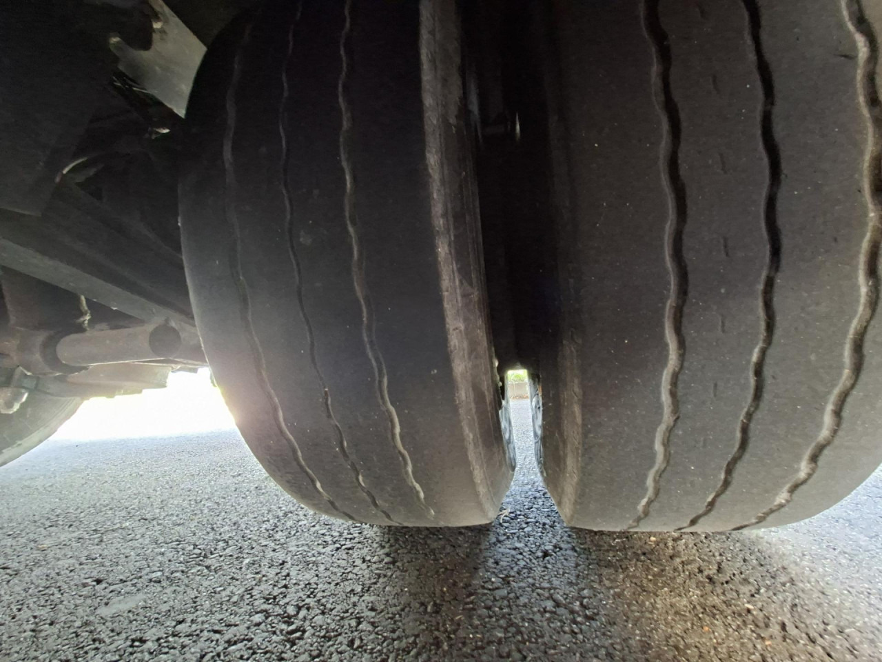 H&W HWTPAS18 - Тентованный полуприцеп: фото 5 H&W HWTPAS18 - Тентованный полуприцеп: фото 5