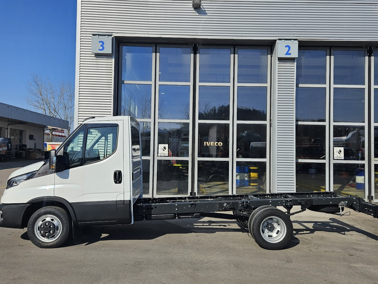 IVECO Daily 35C16H3.0 - Грузовик-шасси: фото 2 IVECO Daily 35C16H3.0 - Грузовик-шасси: фото 2