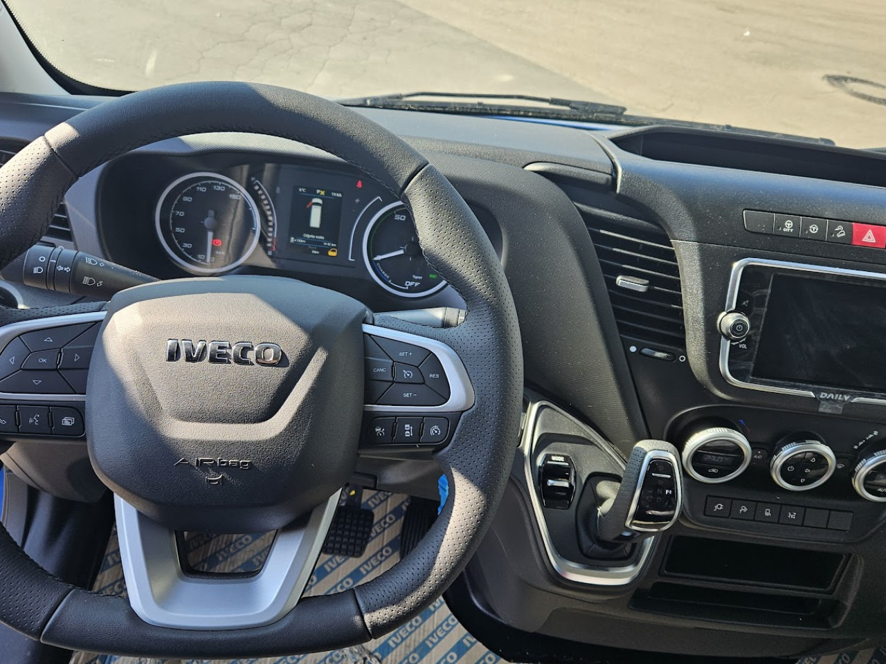 IVECO Daily ELEKTRIČNI 35 C 18H - Пассажирский фургон, Электрический фургон: фото 4 IVECO Daily ELEKTRIČNI 35 C 18H - Пассажирский фургон, Электрический фургон: фото 4