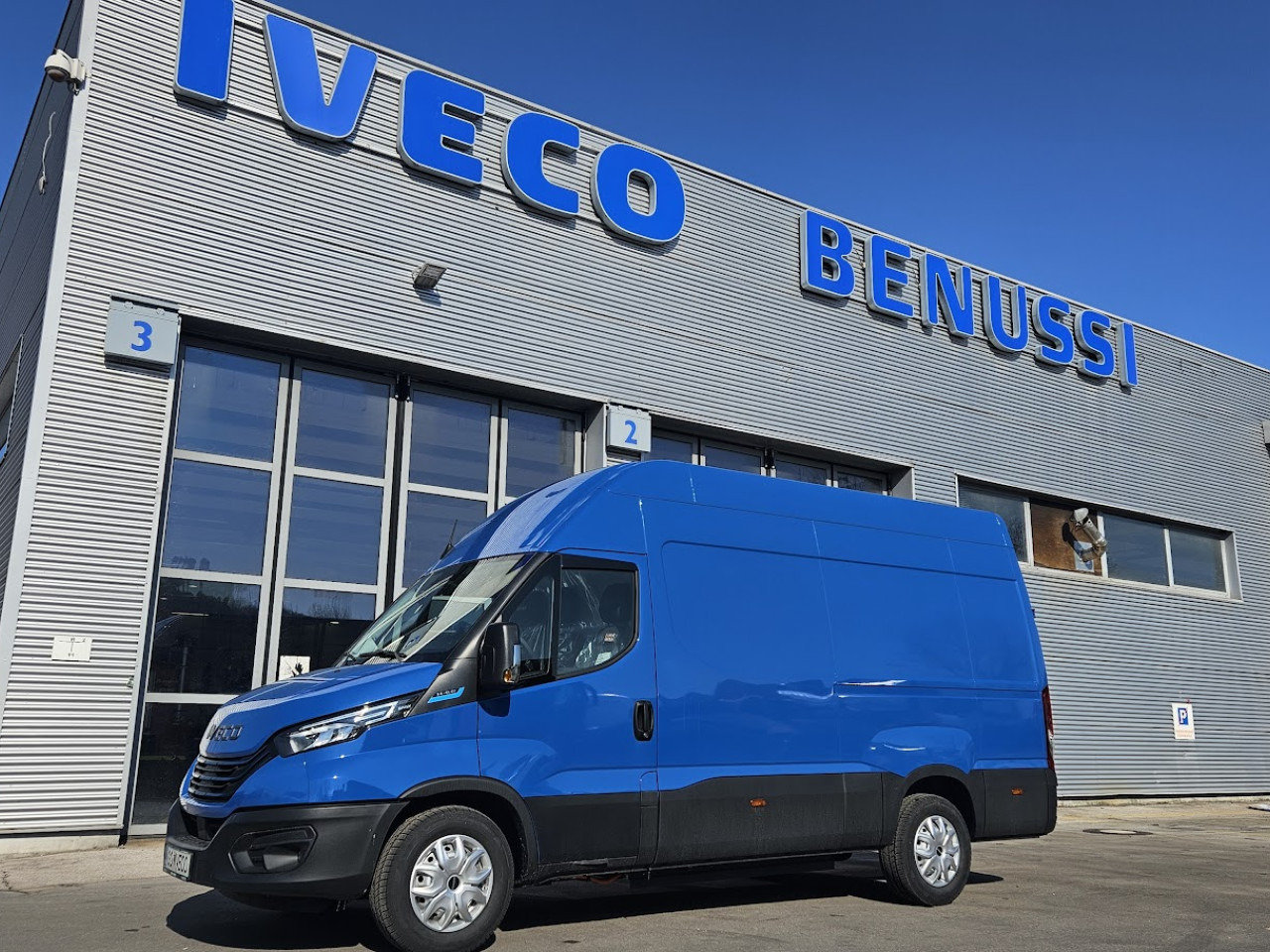 IVECO Daily ELEKTRIČNI 35 C 18H - Пассажирский фургон, Электрический фургон: фото 1 IVECO Daily ELEKTRIČNI 35 C 18H - Пассажирский фургон, Электрический фургон: фото 1