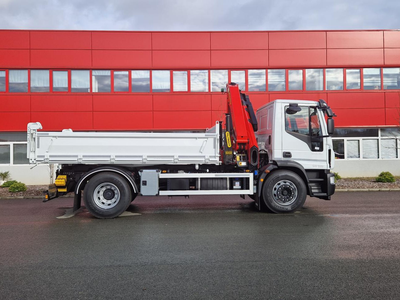 IVECO Eurocargo ML180E32 - Самосвал: фото 3 IVECO Eurocargo ML180E32 - Самосвал: фото 3