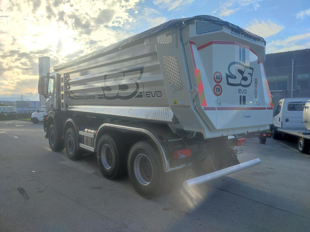 IVECO T-Way AD410T50 - Самосвал: фото 3 IVECO T-Way AD410T50 - Самосвал: фото 3