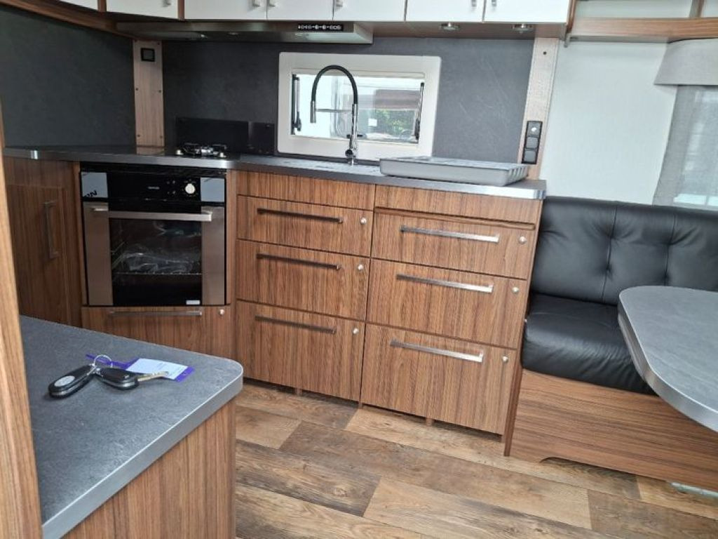 Polar 730 QA 30% RABATT LUXUS KLIMA AKTION - Прицеп дача: фото 5 Polar 730 QA 30% RABATT LUXUS KLIMA AKTION - Прицеп дача: фото 5