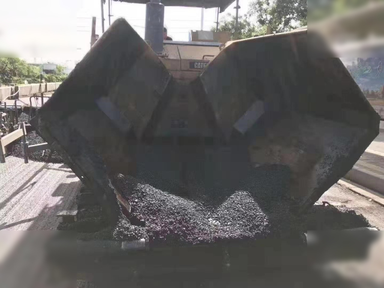 2010 CATERPILLAR AP-755 - Асфальтоукладчик: фото 3 2010 CATERPILLAR AP-755 - Асфальтоукладчик: фото 3