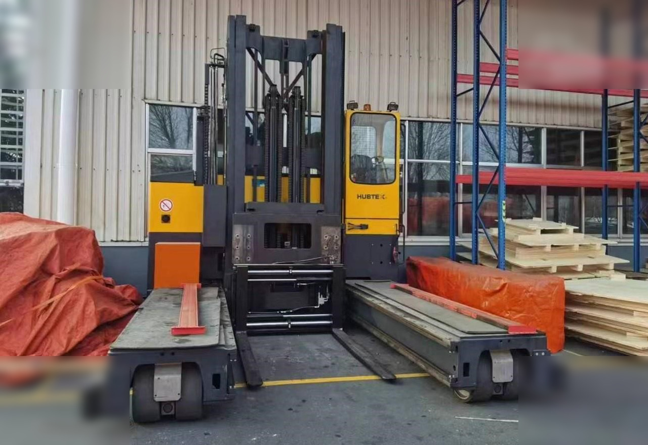 2017 HUBTEX MQ130 - Боковой погрузчик: фото 1 2017 HUBTEX MQ130 - Боковой погрузчик: фото 1