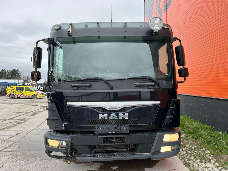MAN TGL 8.180 4x2 CAB DAMAGE ! / Fassi F28 / PLATFORM L=4366 mm - Грузовик бортовой/ Платформа, Автоманипулятор: фото 3 MAN TGL 8.180 4x2 CAB DAMAGE ! / Fassi F28 / PLATFORM L=4366 mm - Грузовик бортовой/ Платформа, Автоманипулятор: фото 3