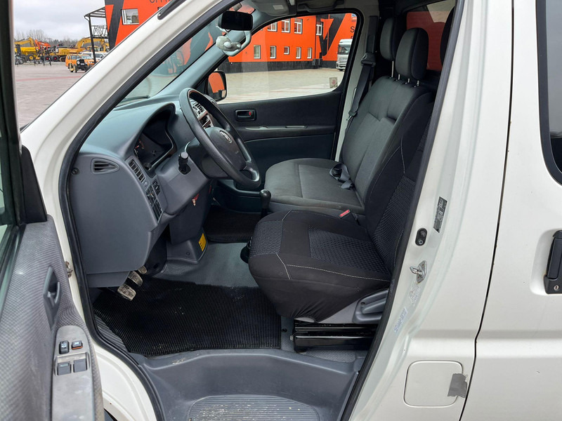 Легковой фургон Toyota HiAce 4x4: фото 10