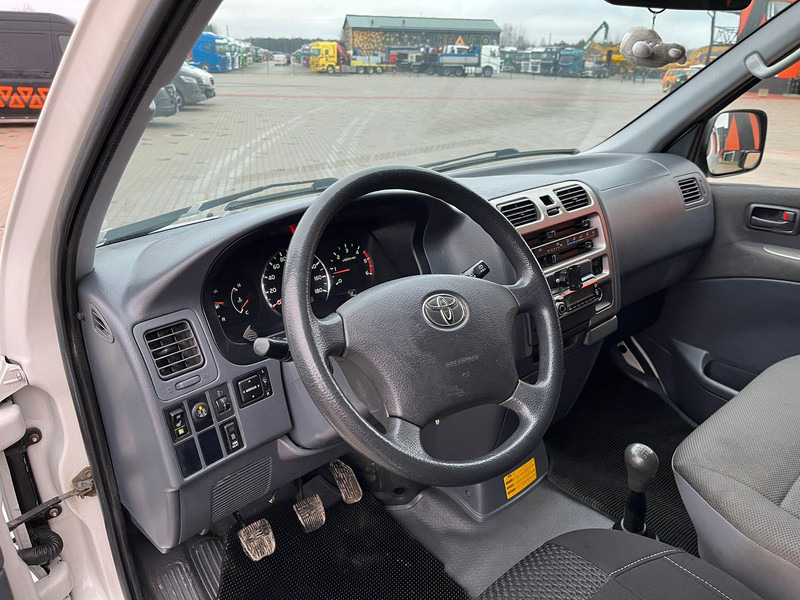 Легковой фургон Toyota HiAce 4x4: фото 11