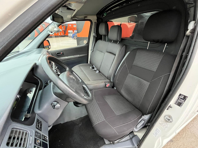 Легковой фургон Toyota HiAce 4x4: фото 14