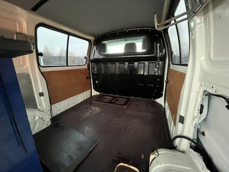 Легковой фургон Toyota HiAce 4x4: фото 17