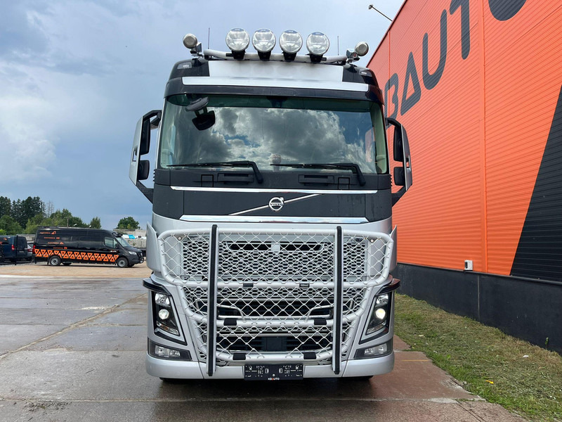 Volvo FH 750 6x4 CHASSIS L=6970 / RETARDER / PTO / TANDEM AXLE LIFT - Грузовик-шасси: фото 2 Volvo FH 750 6x4 CHASSIS L=6970 / RETARDER / PTO / TANDEM AXLE LIFT - Грузовик-шасси: фото 2