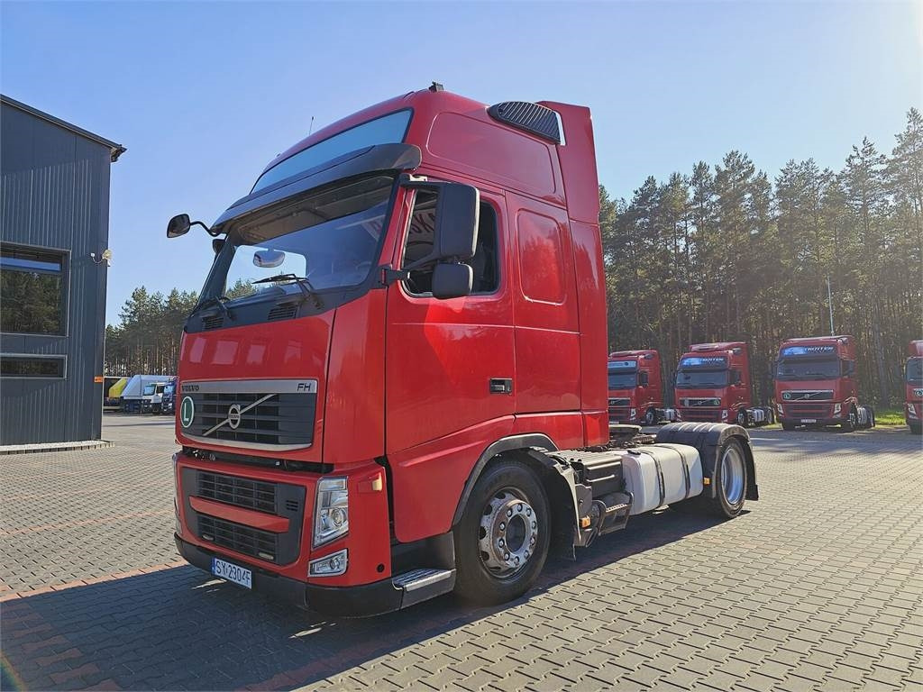 Volvo FH13 XXL MANUAL 420 EURO 5 2011 r MEGA LOW DECK - Тягач: фото 2 Volvo FH13 XXL MANUAL 420 EURO 5 2011 r MEGA LOW DECK - Тягач: фото 2