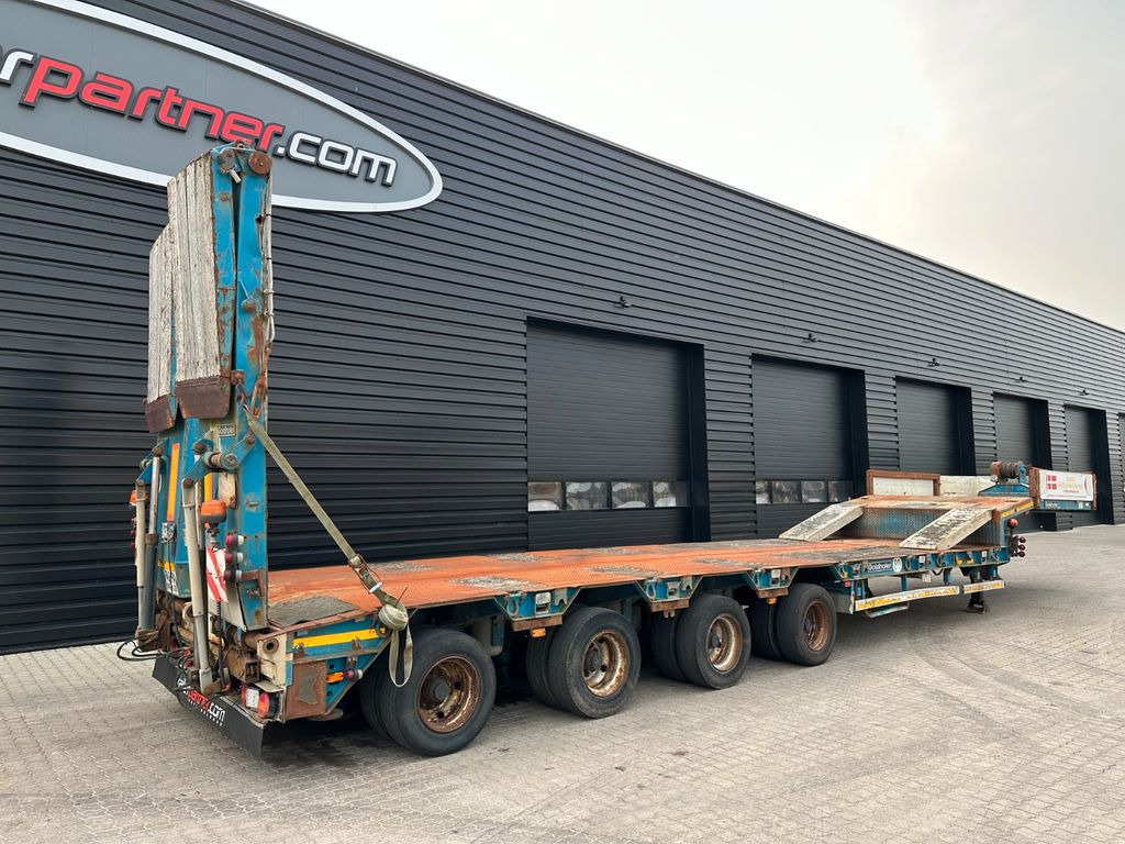 Goldhofer 4 achs tieflader / ausziehbar Goldhofer 4 achs tieflader / ausziehbar - Низкорамный полуприцеп: фото 2 Goldhofer 4 achs tieflader / ausziehbar Goldhofer 4 achs tieflader / ausziehbar - Низкорамный полуприцеп: фото 2