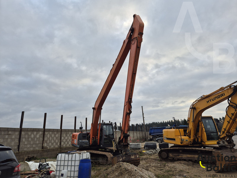 Hitachi ZX 210 LC-3 - Гусеничный экскаватор: фото 1 Hitachi ZX 210 LC-3 - Гусеничный экскаватор: фото 1