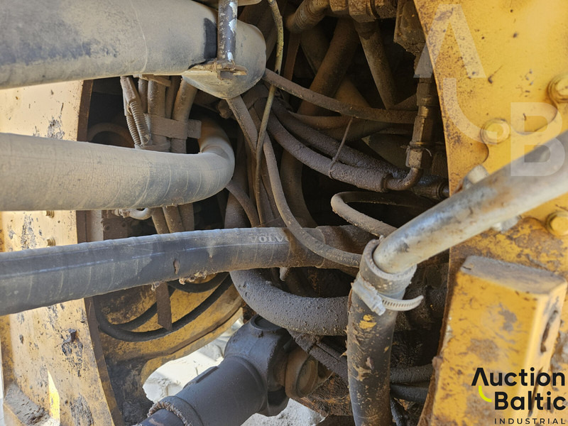 Колёсный погрузчик Volvo L 180 G: фото 14