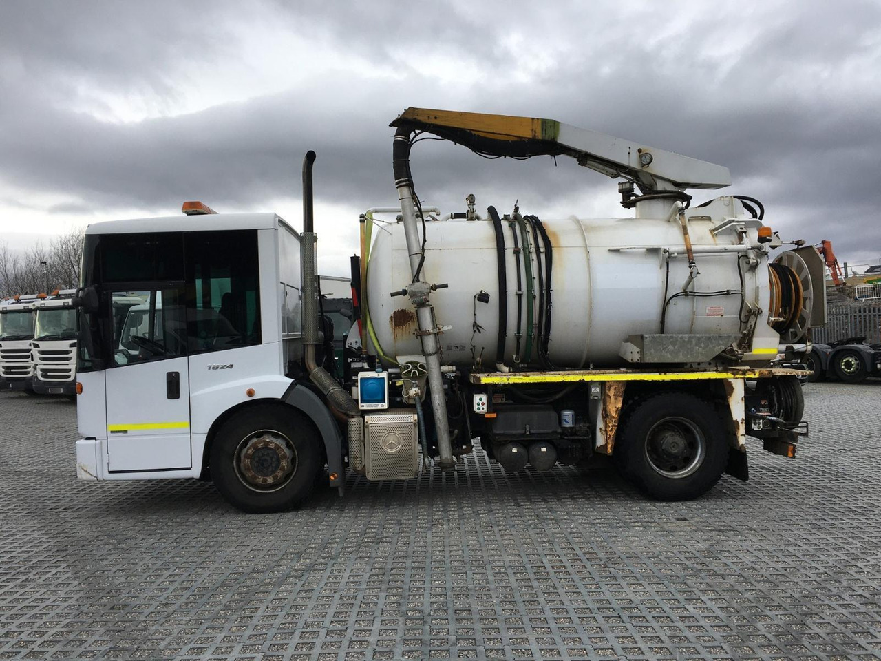 Mercedes-Benz Econic 1824 - Ассенизатор: фото 3 Mercedes-Benz Econic 1824 - Ассенизатор: фото 3