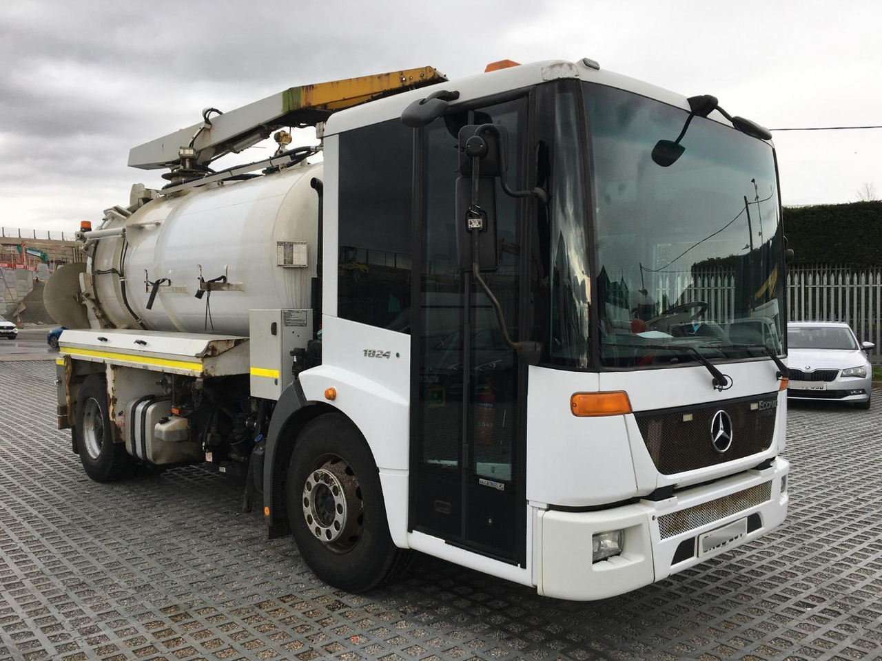 Mercedes-Benz Econic 1824 - Ассенизатор: фото 1 Mercedes-Benz Econic 1824 - Ассенизатор: фото 1