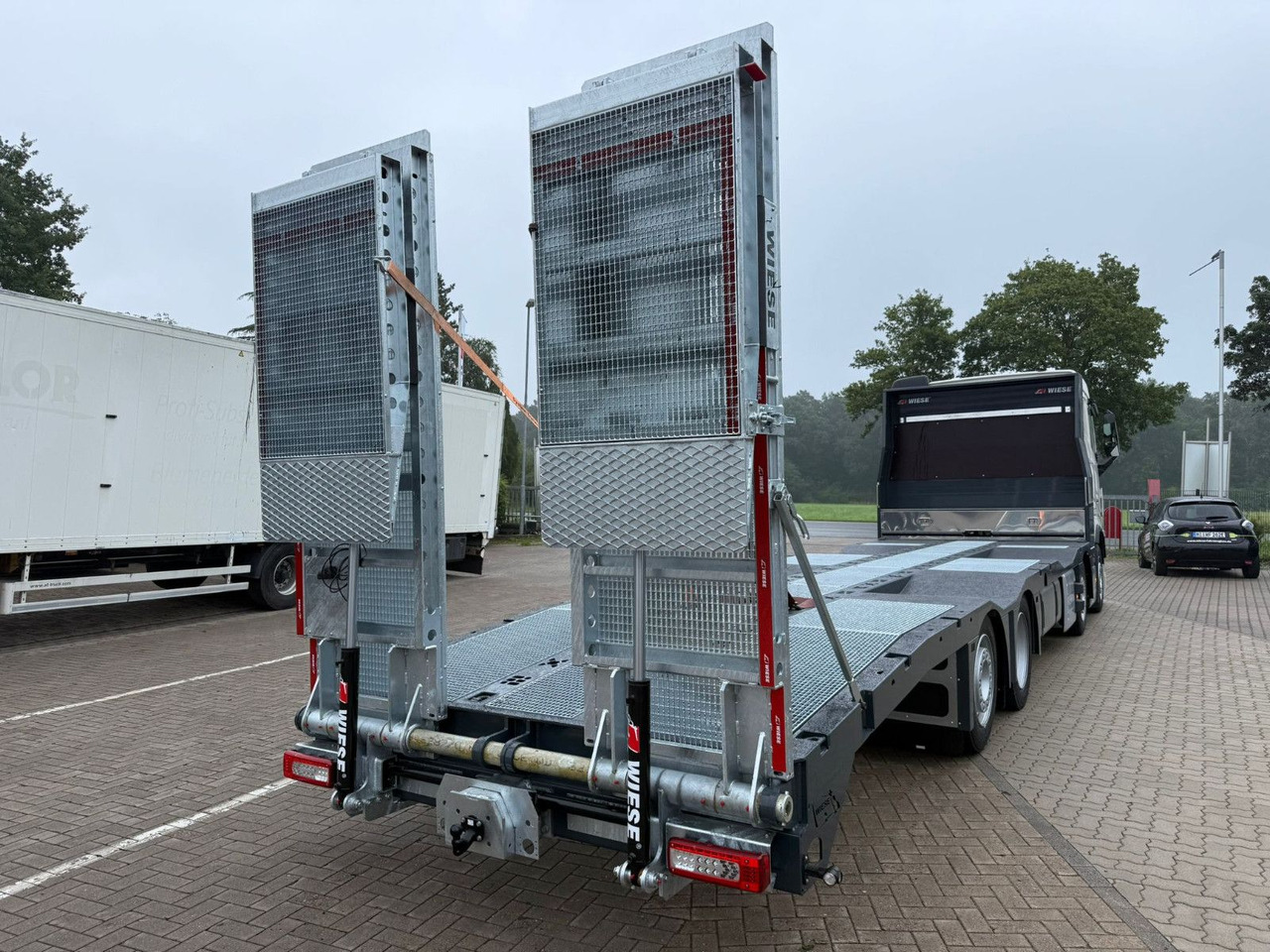 Volvo Arbeitsbühnen Baumaschinentransporter mit Rampen - Эвакуатор: фото 5 Volvo Arbeitsbühnen Baumaschinentransporter mit Rampen - Эвакуатор: фото 5
