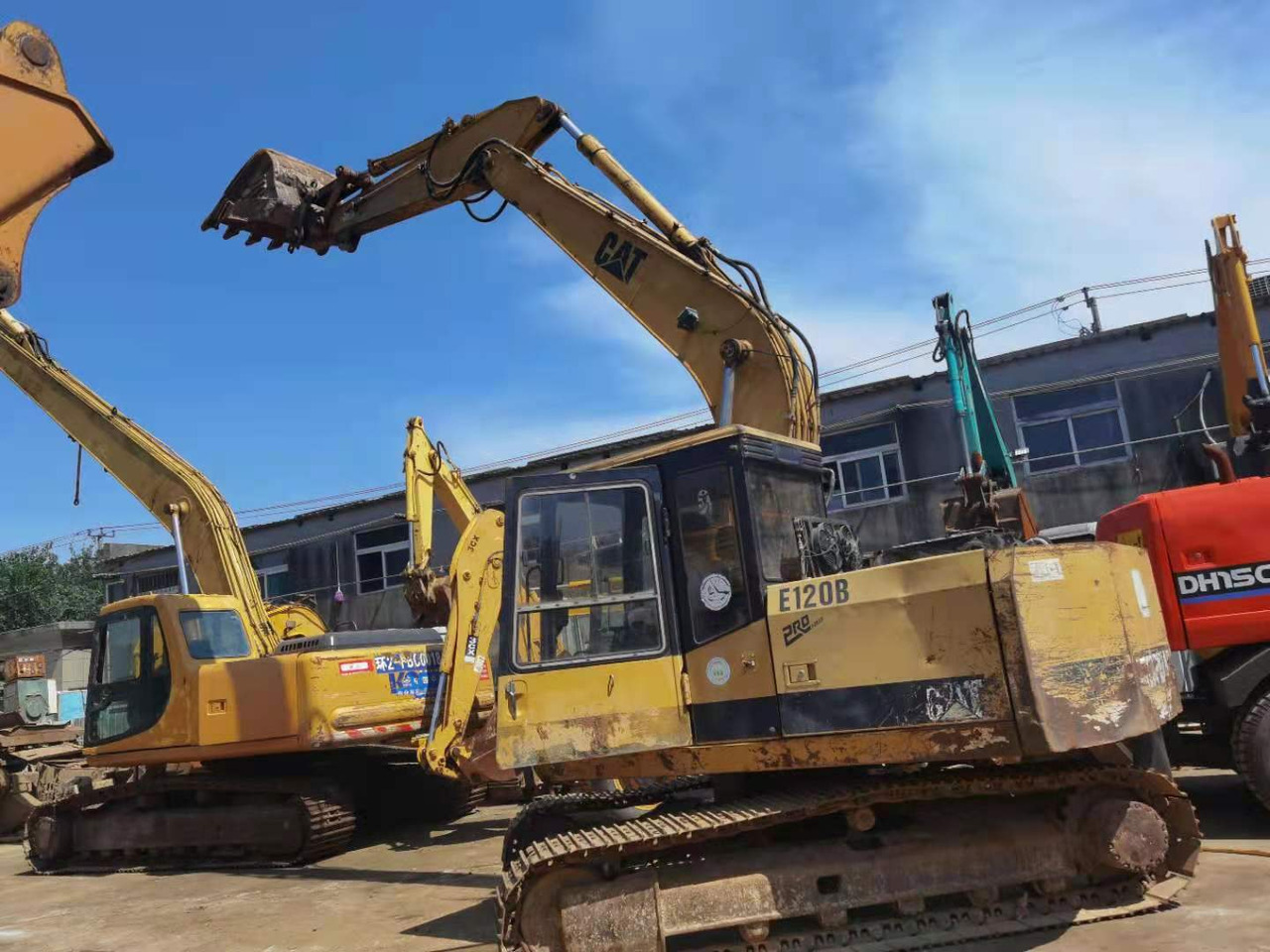 CATERPILLAR E120B - Экскаватор: фото 3 CATERPILLAR E120B - Экскаватор: фото 3