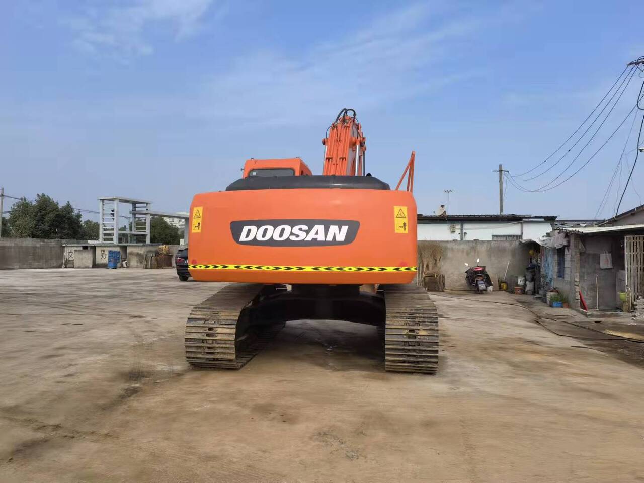 DOOSAN DH225LC-7 - Гусеничный экскаватор: фото 2 DOOSAN DH225LC-7 - Гусеничный экскаватор: фото 2