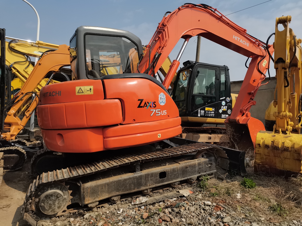 HITACHI ZX75 - Гусеничный экскаватор: фото 1 HITACHI ZX75 - Гусеничный экскаватор: фото 1