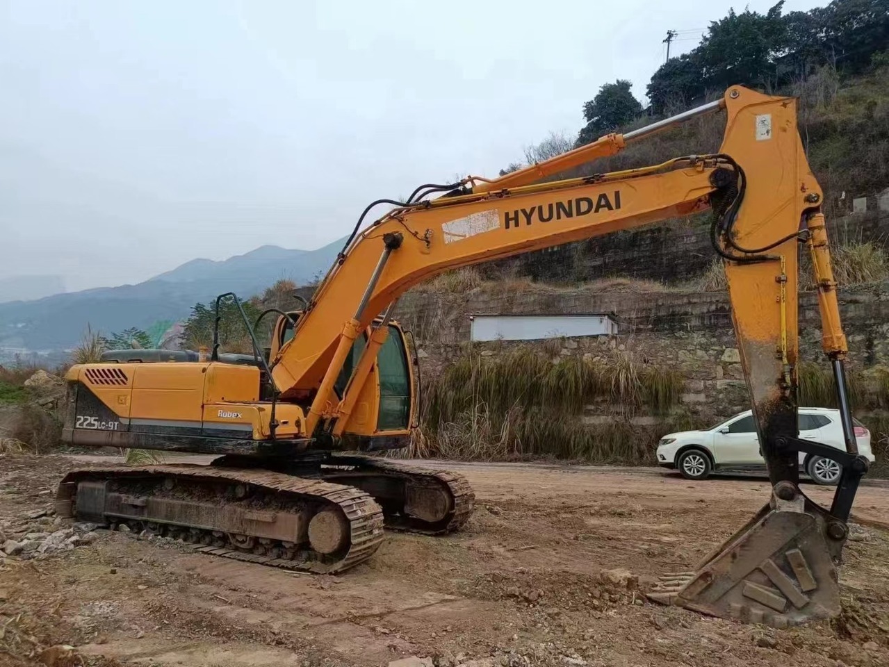 HYUNDAI 225LC-9T - Гусеничный экскаватор: фото 2 HYUNDAI 225LC-9T - Гусеничный экскаватор: фото 2