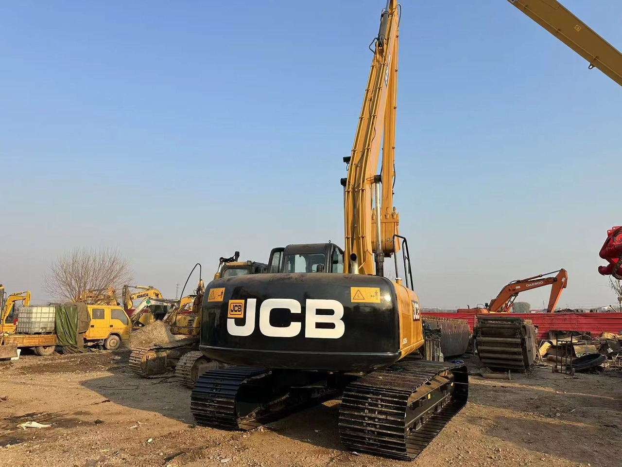 JCB JS220LC - Гусеничный экскаватор: фото 1 JCB JS220LC - Гусеничный экскаватор: фото 1
