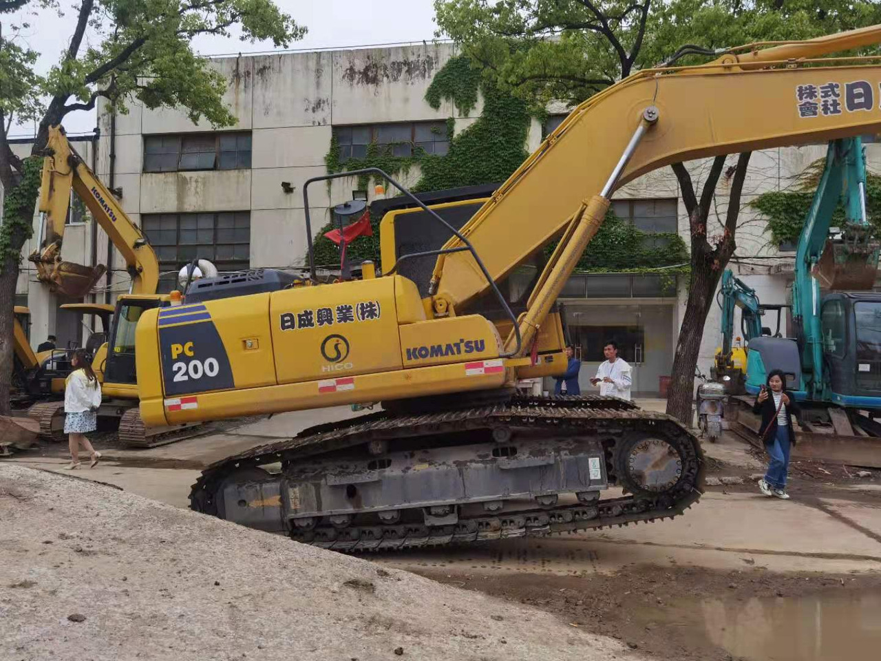 Гусеничный экскаватор KOMATSU PC200-8: фото 6