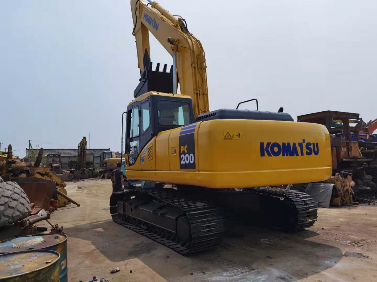 KOMATSU PC200 - Гусеничный экскаватор: фото 3 KOMATSU PC200 - Гусеничный экскаватор: фото 3